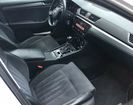 Белый Шкода Суперб, объемом двигателя 2 л и пробегом 311 тыс. км за 17999 $, фото 14 на Automoto.ua