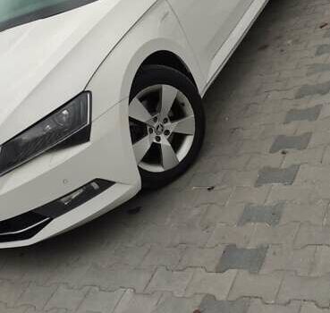 Белый Шкода Суперб, объемом двигателя 1.97 л и пробегом 232 тыс. км за 17500 $, фото 1 на Automoto.ua