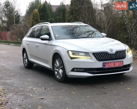 Белый Шкода Суперб, объемом двигателя 2 л и пробегом 311 тыс. км за 17999 $, фото 2 на Automoto.ua