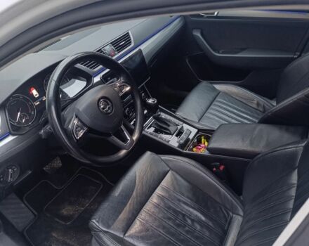 Білий Шкода Суперб, об'ємом двигуна 2 л та пробігом 220 тис. км за 18800 $, фото 4 на Automoto.ua