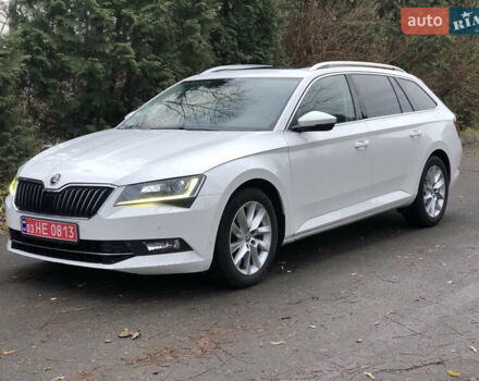 Белый Шкода Суперб, объемом двигателя 2 л и пробегом 311 тыс. км за 17999 $, фото 1 на Automoto.ua