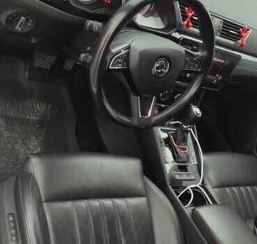 Белый Шкода Суперб, объемом двигателя 1.97 л и пробегом 232 тыс. км за 17500 $, фото 3 на Automoto.ua