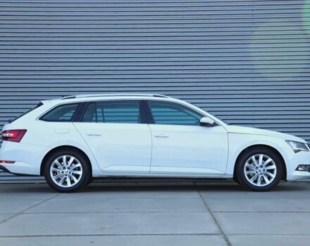 Белый Шкода Суперб, объемом двигателя 1.6 л и пробегом 37 тыс. км за 14500 $, фото 2 на Automoto.ua