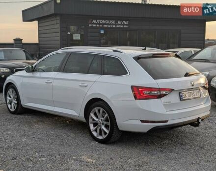 Белый Шкода Суперб, объемом двигателя 1.97 л и пробегом 287 тыс. км за 21550 $, фото 26 на Automoto.ua