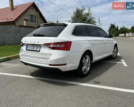 Белый Шкода Суперб, объемом двигателя 1.97 л и пробегом 230 тыс. км за 22400 $, фото 4 на Automoto.ua