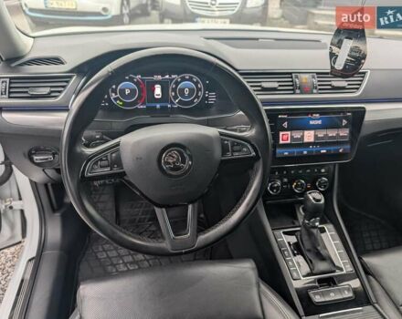 Білий Шкода Суперб, об'ємом двигуна 1.97 л та пробігом 287 тис. км за 22550 $, фото 38 на Automoto.ua