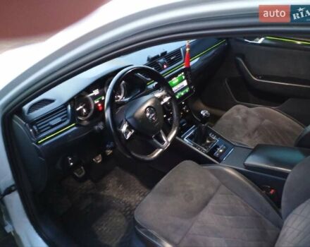 Белый Шкода Суперб, объемом двигателя 2 л и пробегом 242 тыс. км за 18200 $, фото 3 на Automoto.ua