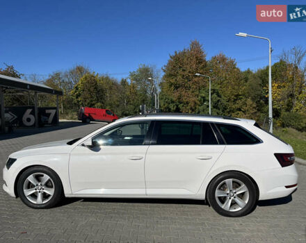 Белый Шкода Суперб, объемом двигателя 1.97 л и пробегом 277 тыс. км за 17999 $, фото 7 на Automoto.ua