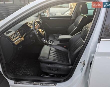 Белый Шкода Суперб, объемом двигателя 1.97 л и пробегом 287 тыс. км за 21550 $, фото 35 на Automoto.ua