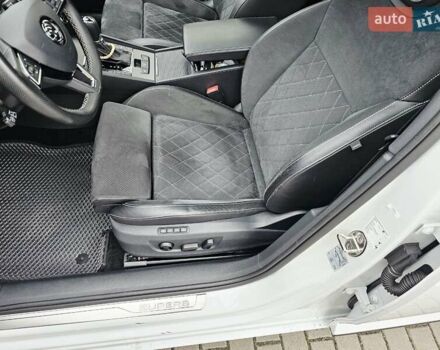 Белый Шкода Суперб, объемом двигателя 1.97 л и пробегом 193 тыс. км за 29999 $, фото 18 на Automoto.ua