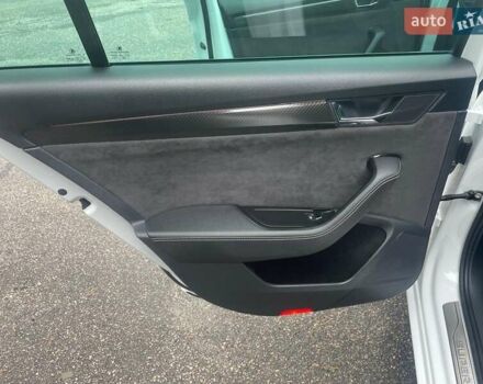 Білий Шкода Суперб, об'ємом двигуна 1.4 л та пробігом 107 тис. км за 24900 $, фото 10 на Automoto.ua