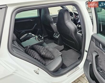 Белый Шкода Суперб, объемом двигателя 1.97 л и пробегом 193 тыс. км за 29999 $, фото 21 на Automoto.ua