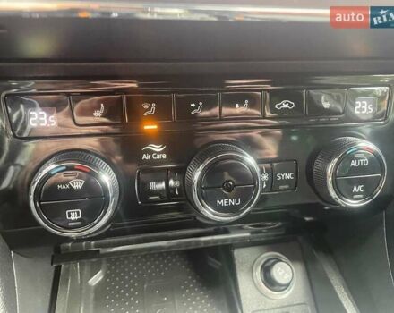 Білий Шкода Суперб, об'ємом двигуна 1.4 л та пробігом 107 тис. км за 24900 $, фото 16 на Automoto.ua