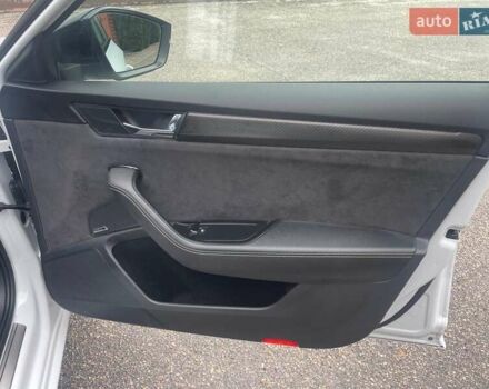 Білий Шкода Суперб, об'ємом двигуна 1.4 л та пробігом 107 тис. км за 24900 $, фото 44 на Automoto.ua