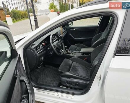 Белый Шкода Суперб, объемом двигателя 1.97 л и пробегом 193 тыс. км за 29999 $, фото 5 на Automoto.ua