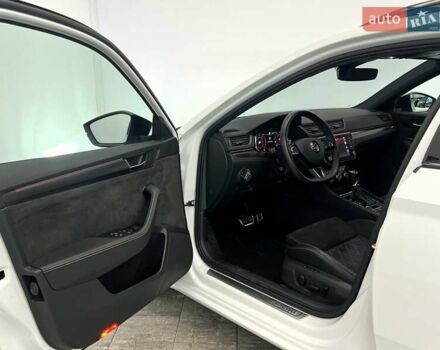 Белый Шкода Суперб, объемом двигателя 1.97 л и пробегом 193 тыс. км за 29999 $, фото 34 на Automoto.ua