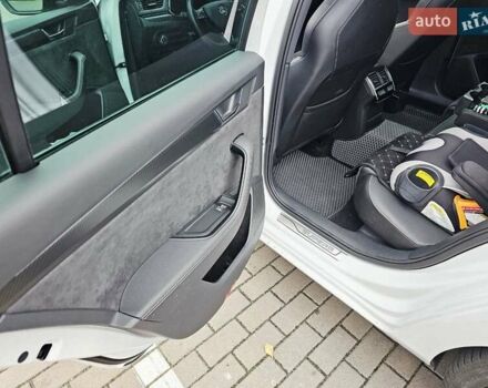 Белый Шкода Суперб, объемом двигателя 1.97 л и пробегом 193 тыс. км за 29999 $, фото 2 на Automoto.ua