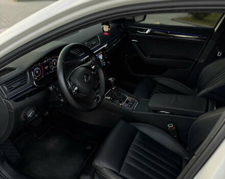 Білий Шкода Суперб, об'ємом двигуна 1.97 л та пробігом 170 тис. км за 29999 $, фото 7 на Automoto.ua