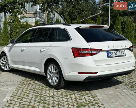 Білий Шкода Суперб, об'ємом двигуна 1.97 л та пробігом 56 тис. км за 28000 $, фото 6 на Automoto.ua