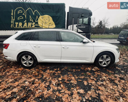 Білий Шкода Суперб, об'ємом двигуна 1.97 л та пробігом 176 тис. км за 28277 $, фото 1 на Automoto.ua