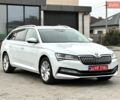 Белый Шкода Суперб, объемом двигателя 1.4 л и пробегом 199 тыс. км за 21800 $, фото 1 на Automoto.ua