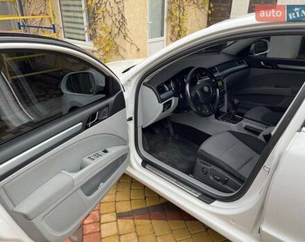 Білий Шкода Суперб, об'ємом двигуна 1.8 л та пробігом 368 тис. км за 6250 $, фото 10 на Automoto.ua