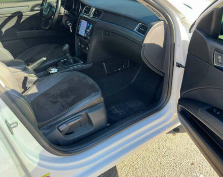 Білий Шкода Суперб, об'ємом двигуна 1.8 л та пробігом 246 тис. км за 8000 $, фото 10 на Automoto.ua