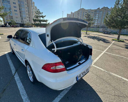 Білий Шкода Суперб, об'ємом двигуна 1.8 л та пробігом 246 тис. км за 8000 $, фото 12 на Automoto.ua