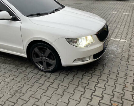 Белый Шкода Суперб, объемом двигателя 1.8 л и пробегом 326 тыс. км за 7000 $, фото 12 на Automoto.ua