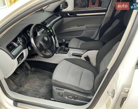 Білий Шкода Суперб, об'ємом двигуна 1.8 л та пробігом 368 тис. км за 6250 $, фото 11 на Automoto.ua