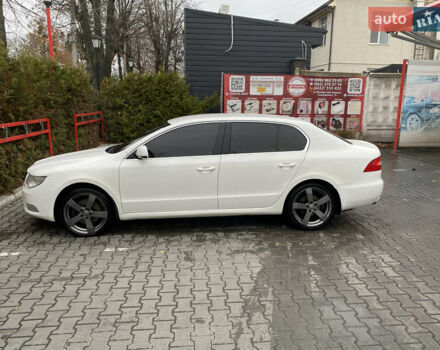Белый Шкода Суперб, объемом двигателя 1.8 л и пробегом 326 тыс. км за 7000 $, фото 1 на Automoto.ua