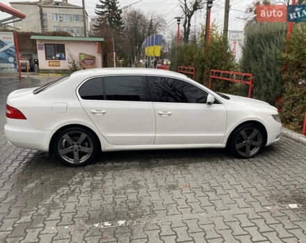 Белый Шкода Суперб, объемом двигателя 1.8 л и пробегом 326 тыс. км за 7000 $, фото 3 на Automoto.ua