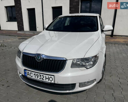 Белый Шкода Суперб, объемом двигателя 1.8 л и пробегом 163 тыс. км за 8900 $, фото 4 на Automoto.ua
