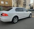 Білий Шкода Суперб, об'ємом двигуна 2 л та пробігом 270 тис. км за 9300 $, фото 6 на Automoto.ua