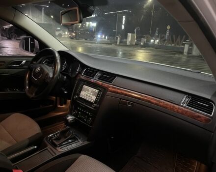 Білий Шкода Суперб, об'ємом двигуна 2 л та пробігом 270 тис. км за 9300 $, фото 18 на Automoto.ua