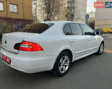 Белый Шкода Суперб, объемом двигателя 2 л и пробегом 270 тыс. км за 8700 $, фото 4 на Automoto.ua