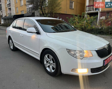 Белый Шкода Суперб, объемом двигателя 2 л и пробегом 270 тыс. км за 8700 $, фото 2 на Automoto.ua