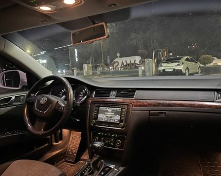 Білий Шкода Суперб, об'ємом двигуна 2 л та пробігом 270 тис. км за 9300 $, фото 15 на Automoto.ua