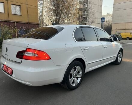 Білий Шкода Суперб, об'ємом двигуна 2 л та пробігом 270 тис. км за 9300 $, фото 3 на Automoto.ua