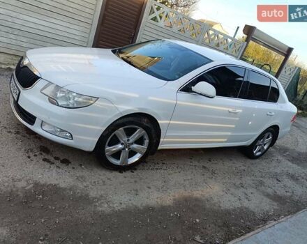 Белый Шкода Суперб, объемом двигателя 1.8 л и пробегом 247 тыс. км за 8500 $, фото 1 на Automoto.ua