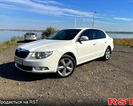 Белый Шкода Суперб, объемом двигателя 1.8 л и пробегом 238 тыс. км за 8500 $, фото 1 на Automoto.ua