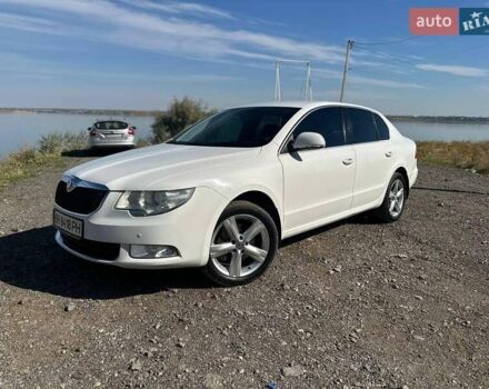 Белый Шкода Суперб, объемом двигателя 1.8 л и пробегом 238 тыс. км за 8500 $, фото 1 на Automoto.ua