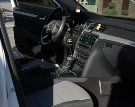 Білий Шкода Суперб, об'ємом двигуна 1.8 л та пробігом 285 тис. км за 8200 $, фото 12 на Automoto.ua