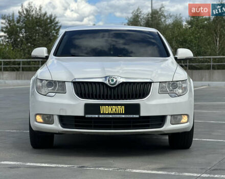 Белый Шкода Суперб, объемом двигателя 1.8 л и пробегом 285 тыс. км за 8400 $, фото 3 на Automoto.ua