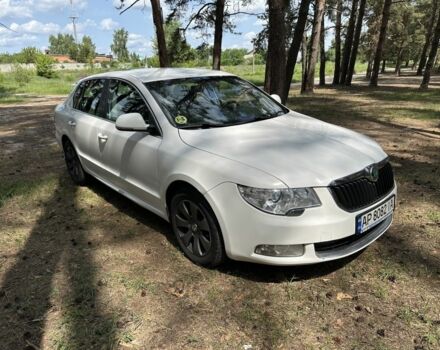 Белый Шкода Суперб, объемом двигателя 1.6 л и пробегом 280 тыс. км за 9000 $, фото 1 на Automoto.ua