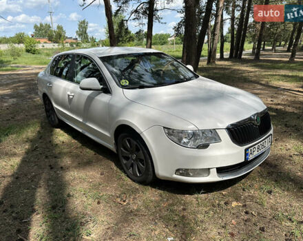 Белый Шкода Суперб, объемом двигателя 1.6 л и пробегом 225 тыс. км за 9500 $, фото 2 на Automoto.ua