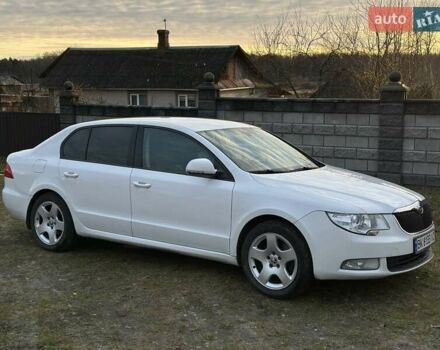 Белый Шкода Суперб, объемом двигателя 1.8 л и пробегом 307 тыс. км за 8200 $, фото 1 на Automoto.ua