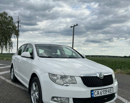 Белый Шкода Суперб, объемом двигателя 1.78 л и пробегом 315 тыс. км за 7900 $, фото 1 на Automoto.ua