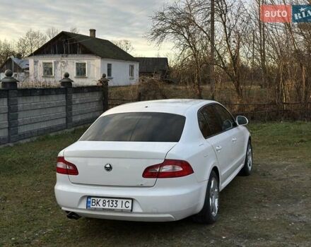 Белый Шкода Суперб, объемом двигателя 1.8 л и пробегом 307 тыс. км за 8200 $, фото 4 на Automoto.ua
