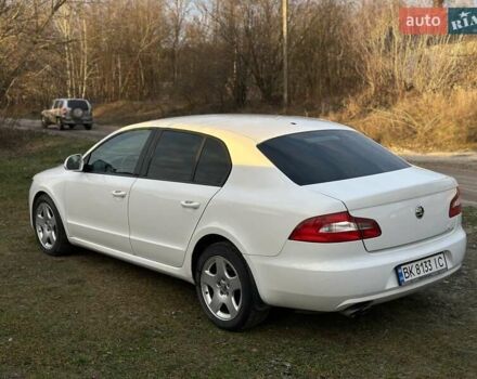 Белый Шкода Суперб, объемом двигателя 1.8 л и пробегом 307 тыс. км за 8200 $, фото 5 на Automoto.ua